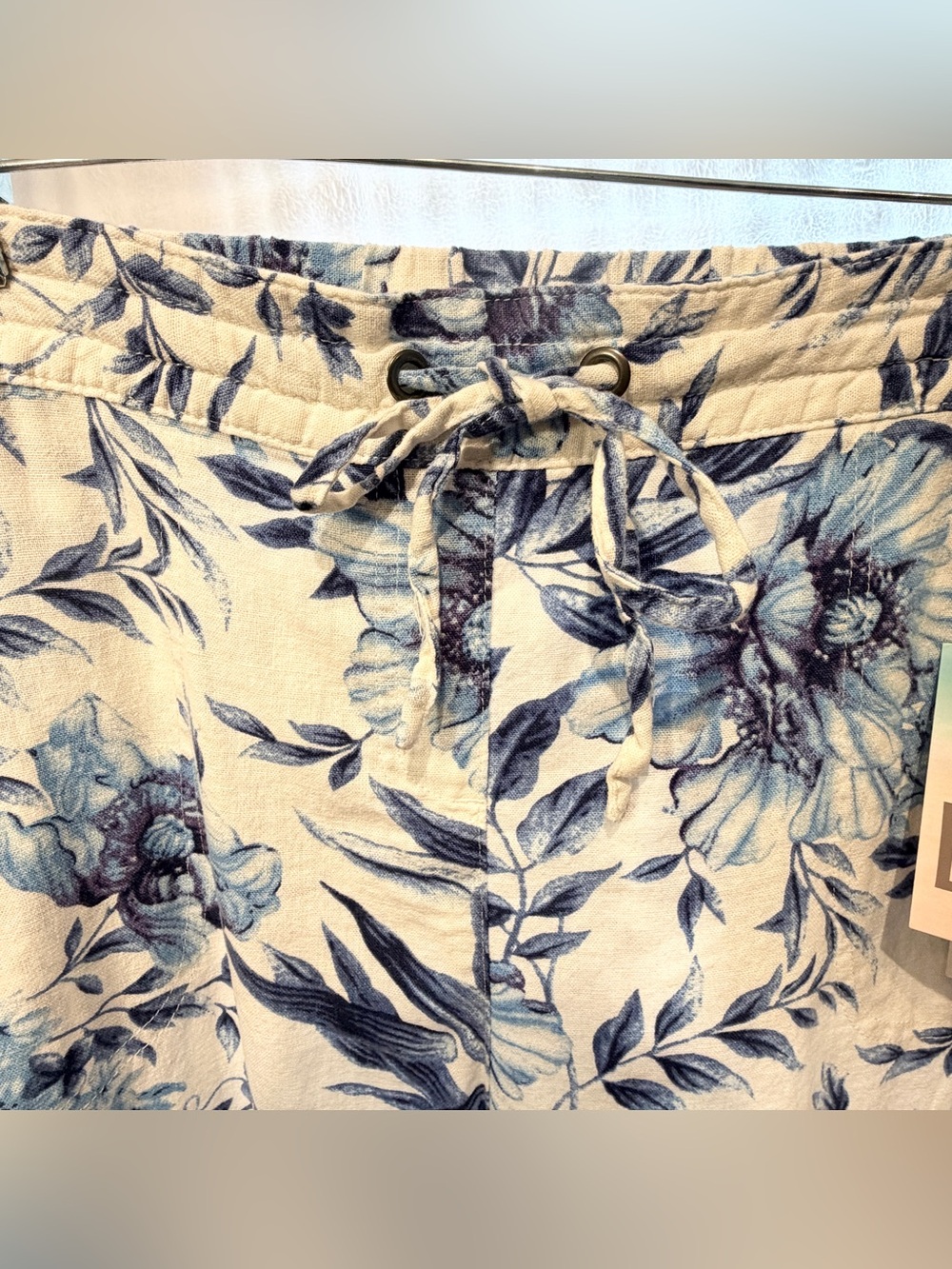 NWT Alexander Jordan Living and Linen Women’s Floral Print Capri Pants Size XL - Picture 7 of 7